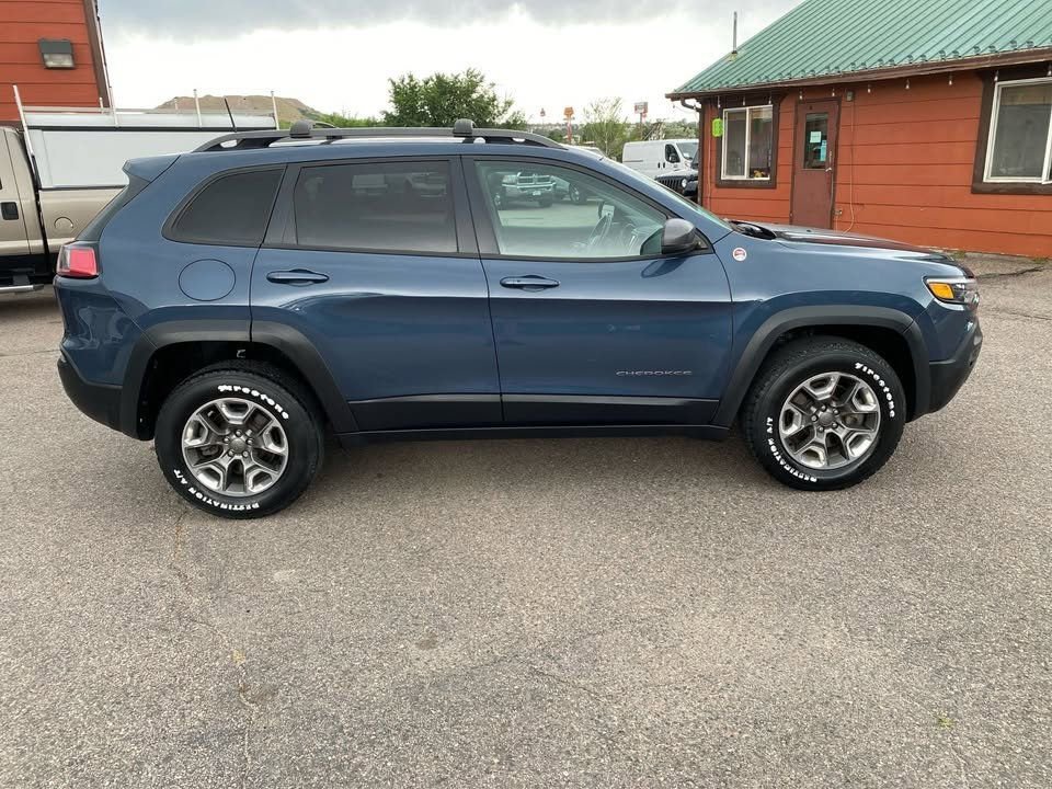 Used 2019 Jeep Cherokee Trailhawk w/ Cold Weather Group AWD/4WD image 6