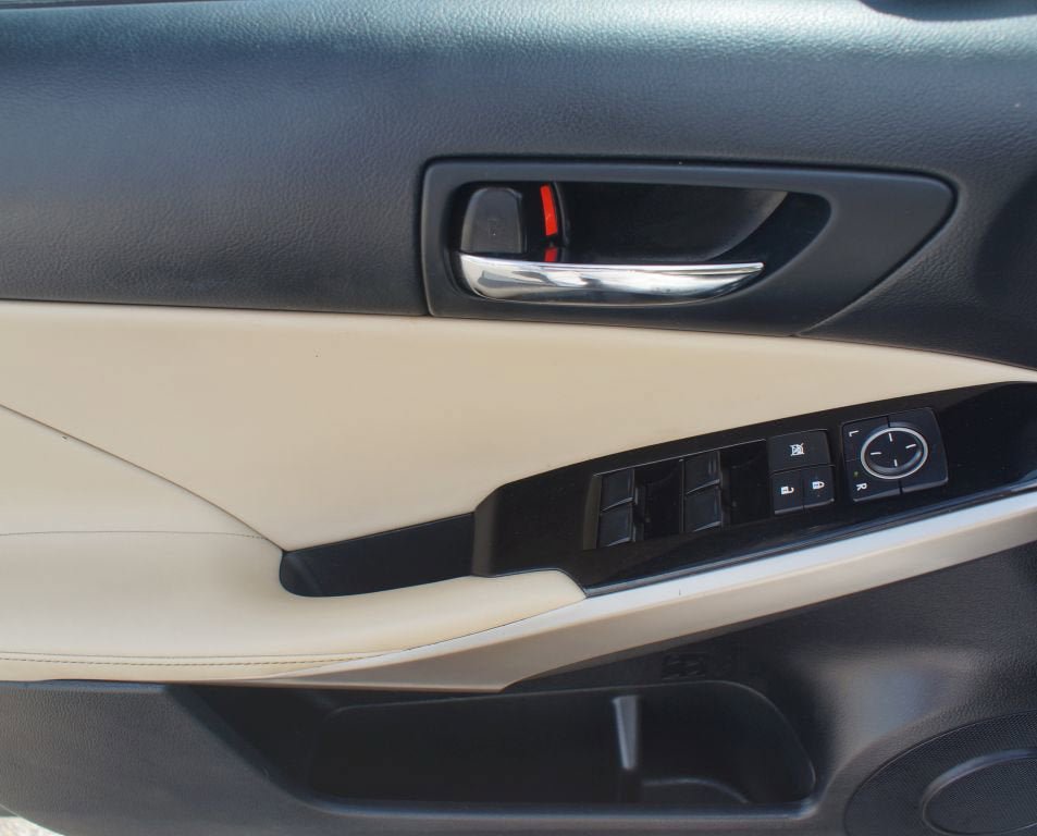 Used 2016 Lexus IS 200t RWD image 27