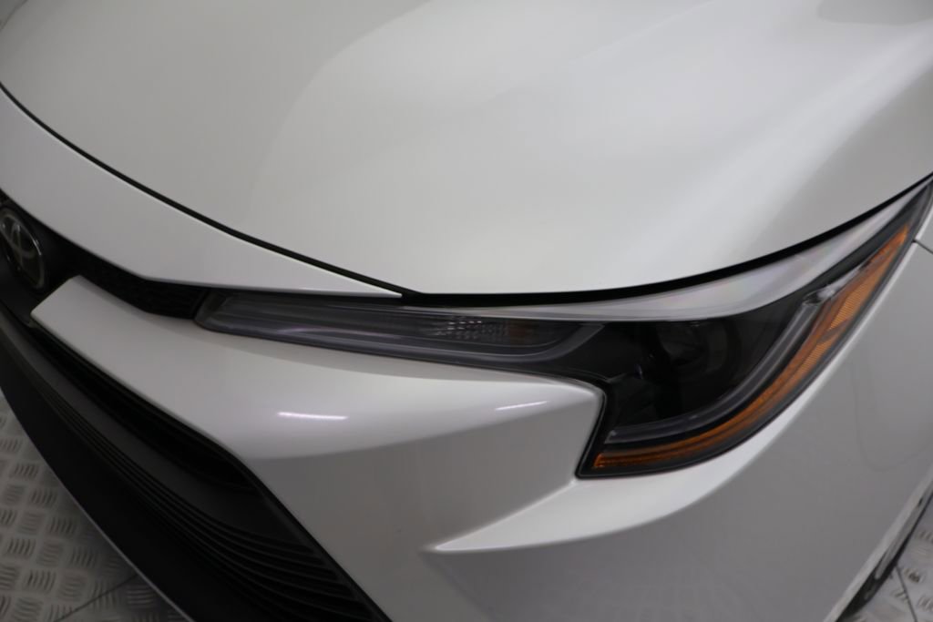 Certified 2025 Toyota Corolla LE FWD image 3