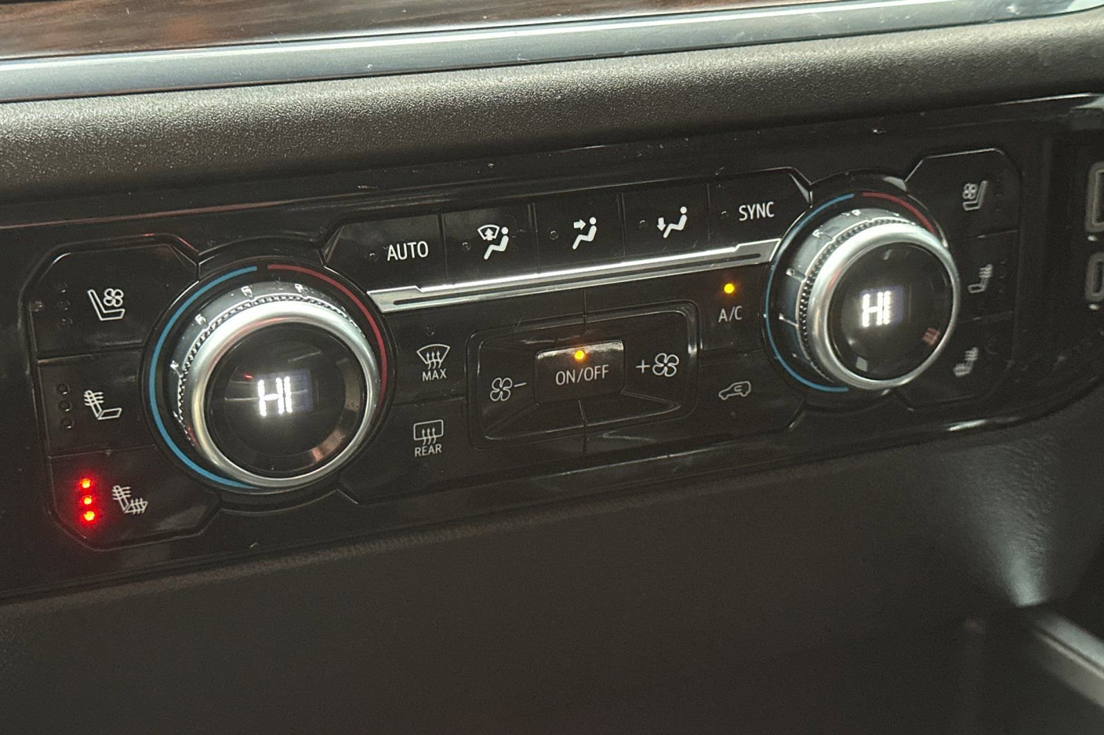 Used 2024 GMC Sierra 1500 SLT w/ SLT Premium Plus Package AWD/4WD image 23