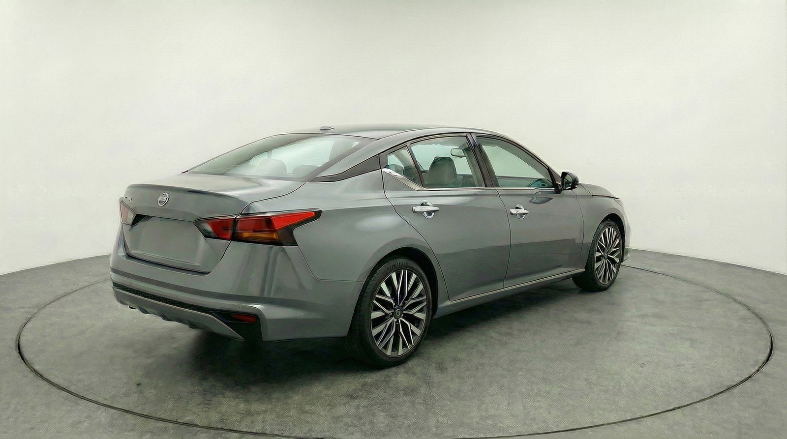 Used 2025 Nissan Altima 2.5 SV image 9