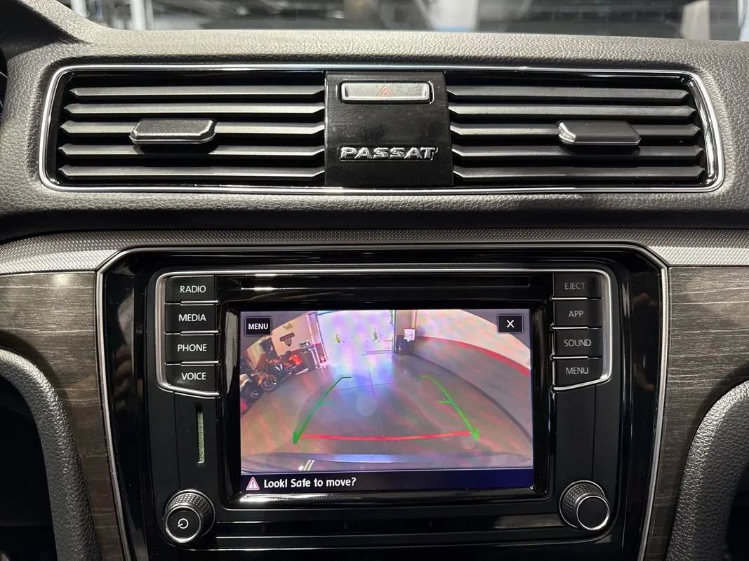 Used 2018 Volkswagen Passat 2.0T SE FWD image 94