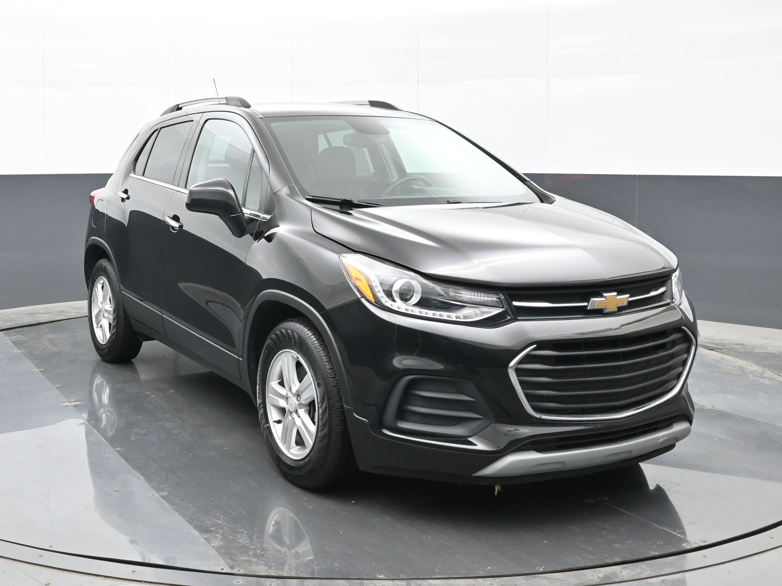 Used 2020 Chevrolet Trax LT w/ LT Convenience Package image 2