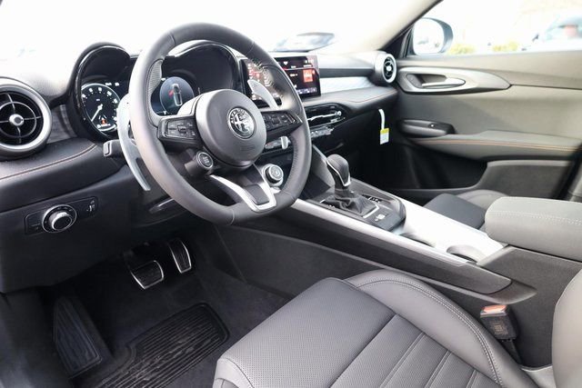 New 2025 Alfa Romeo Tonale Veloce w/ Premium Package image 10