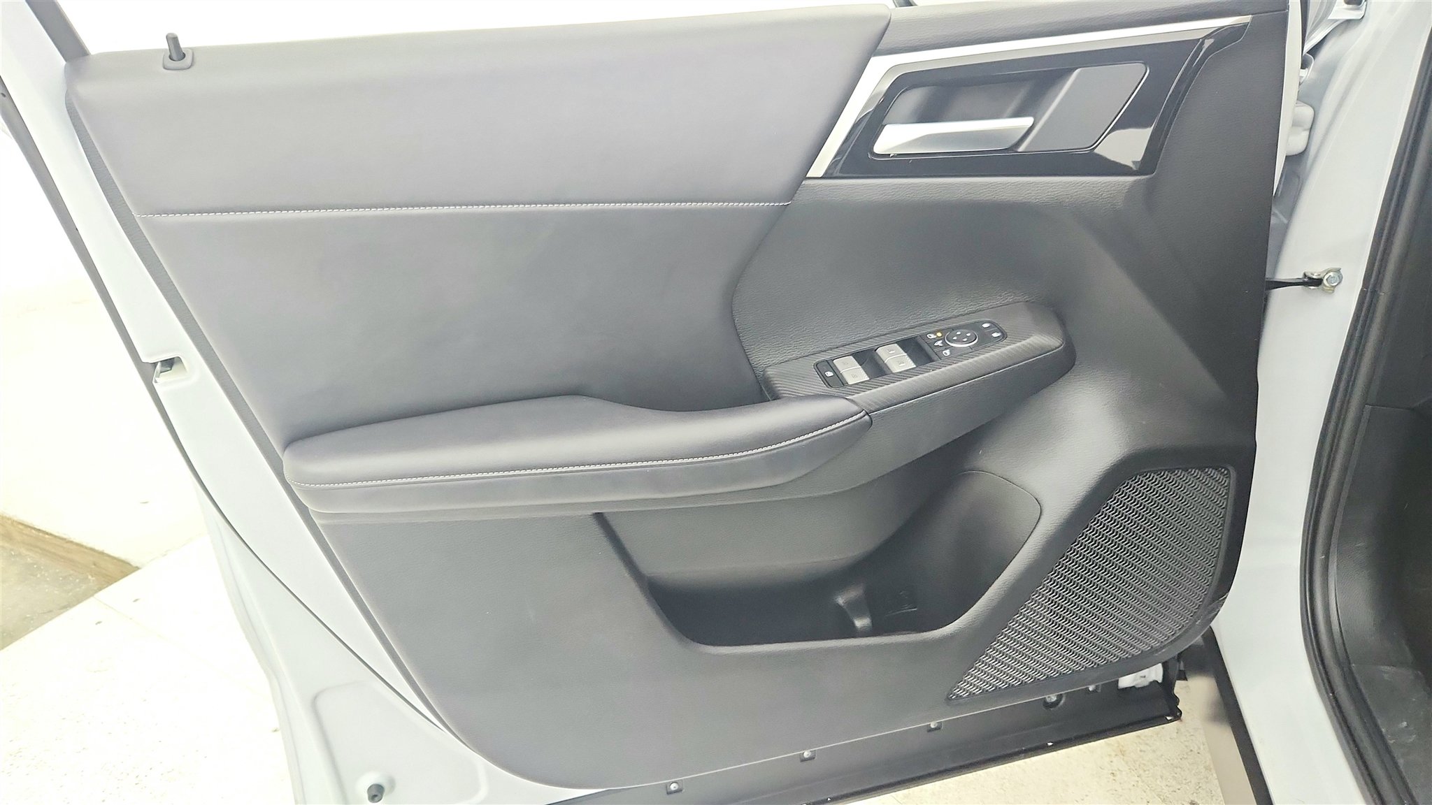 Used 2024 Mitsubishi Outlander FWD image 26