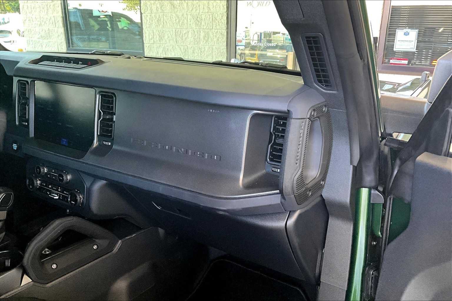 Used 2025 Ford Bronco Big Bend w/ Black Diamond Package AWD/4WD image 18