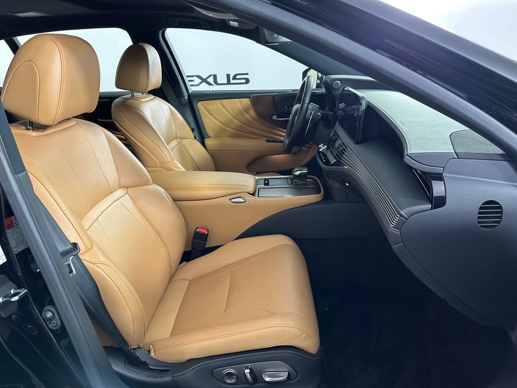 Used 2022 Lexus LS 500 AWD image 22