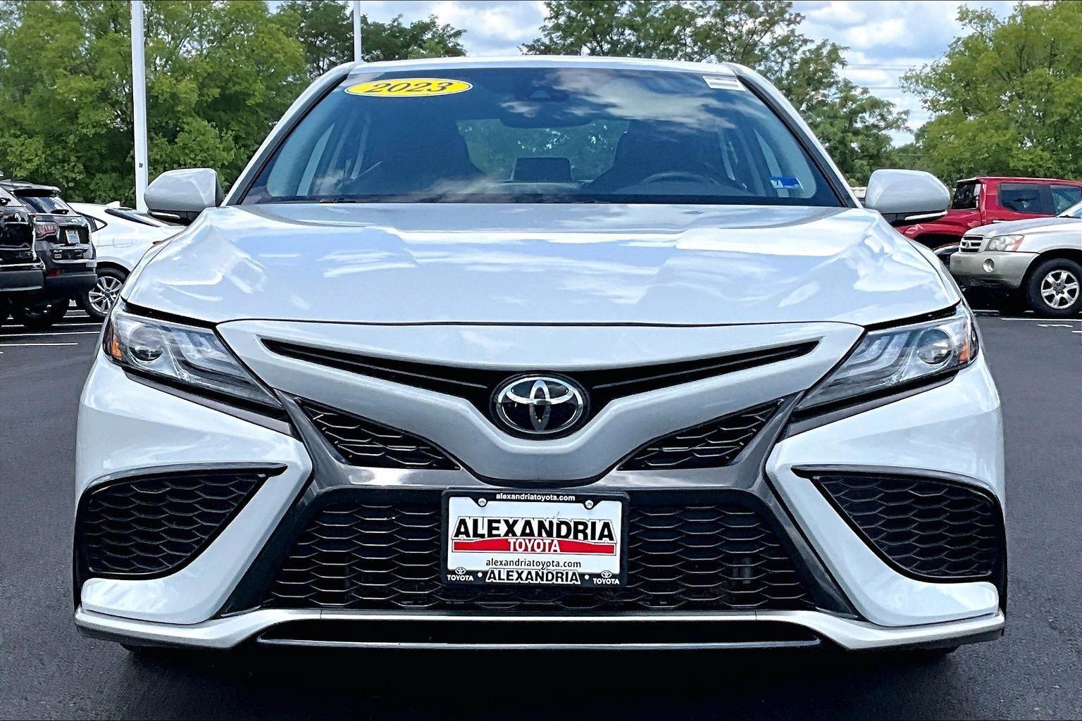 Used 2023 Toyota Camry XSE FWD image 3