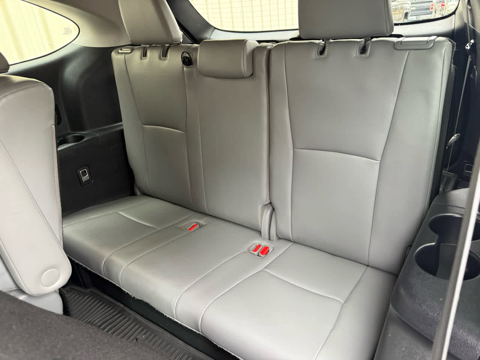 Used 2021 Toyota Highlander XLE image 6