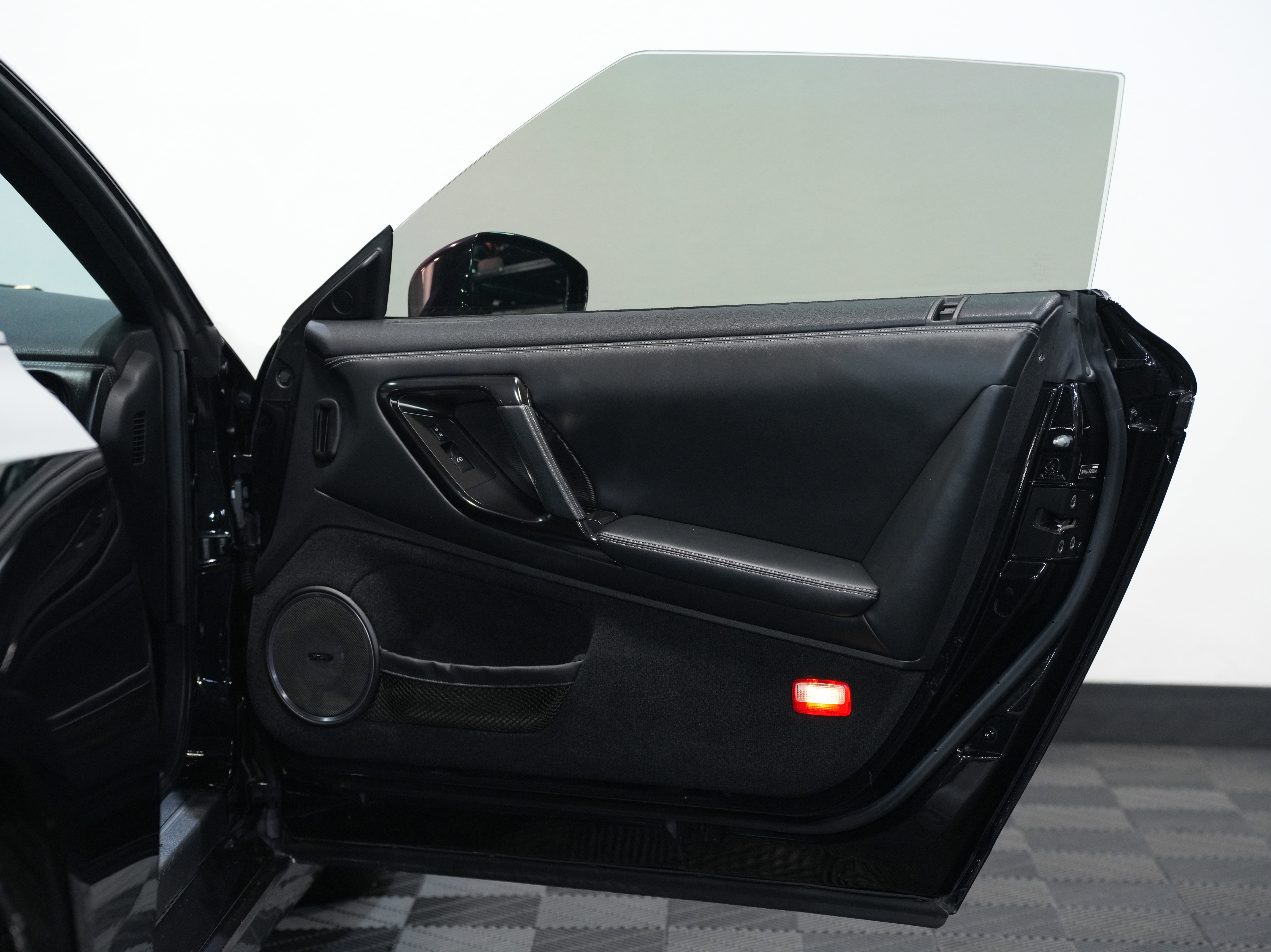 Used 2015 Nissan GT-R Premium image 25