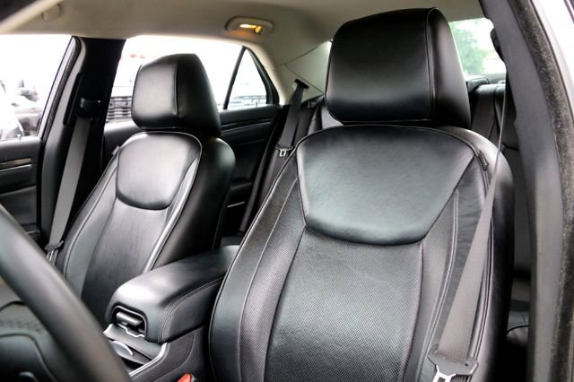 Used 2023 Chrysler 300 Touring L w/ Comfort Group RWD image 11