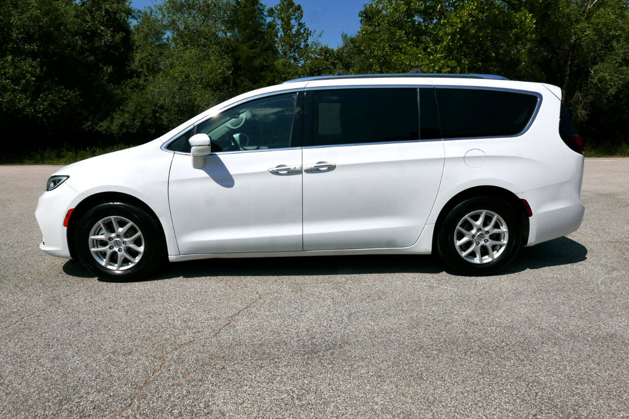Used 2021 Chrysler Pacifica Touring-L image 2