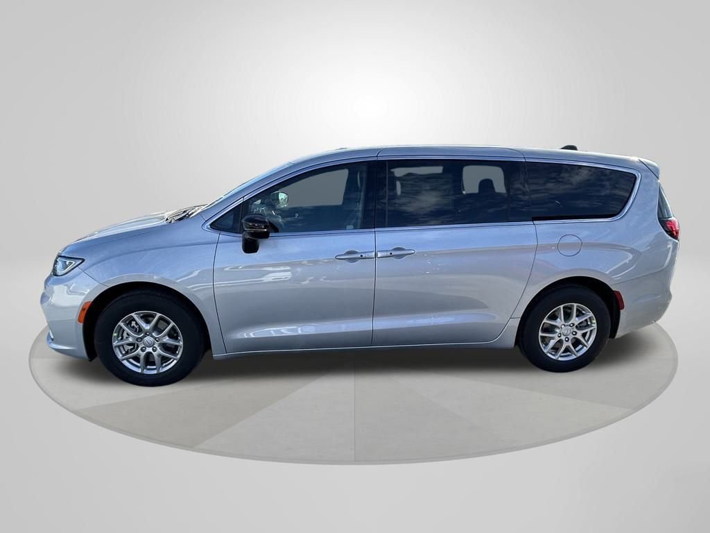 New 2026 Chrysler Pacifica Select image 4