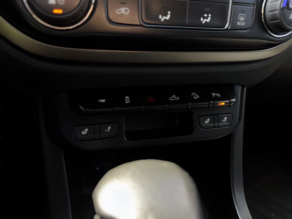 Used 2022 Chevrolet Colorado Z71 w/ Z71 Midnight Edition AWD/4WD image 14