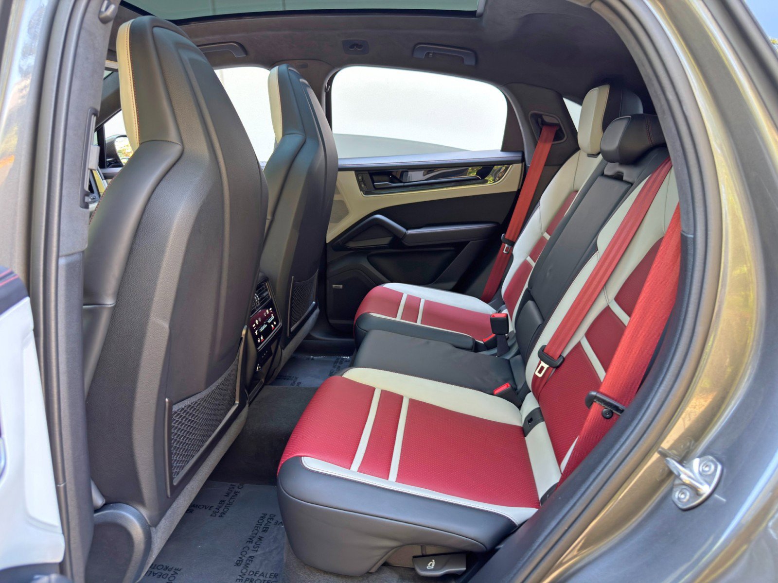 Used 2024 Porsche Cayenne Turbo AWD/4WD image 45