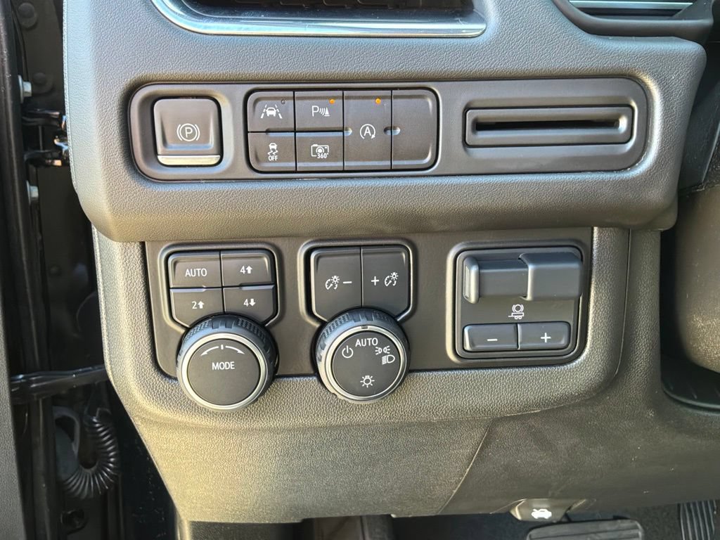 Used 2023 Chevrolet Suburban RST w/ Luxury Package AWD/4WD image 28