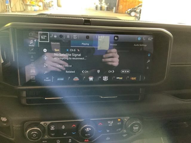 Used 2025 Jeep Wrangler Unlimited Sahara w/ Technology Group AWD/4WD image 20