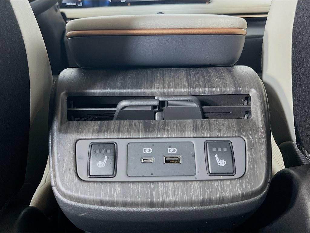 Used 2023 Nissan Ariya AWD image 33