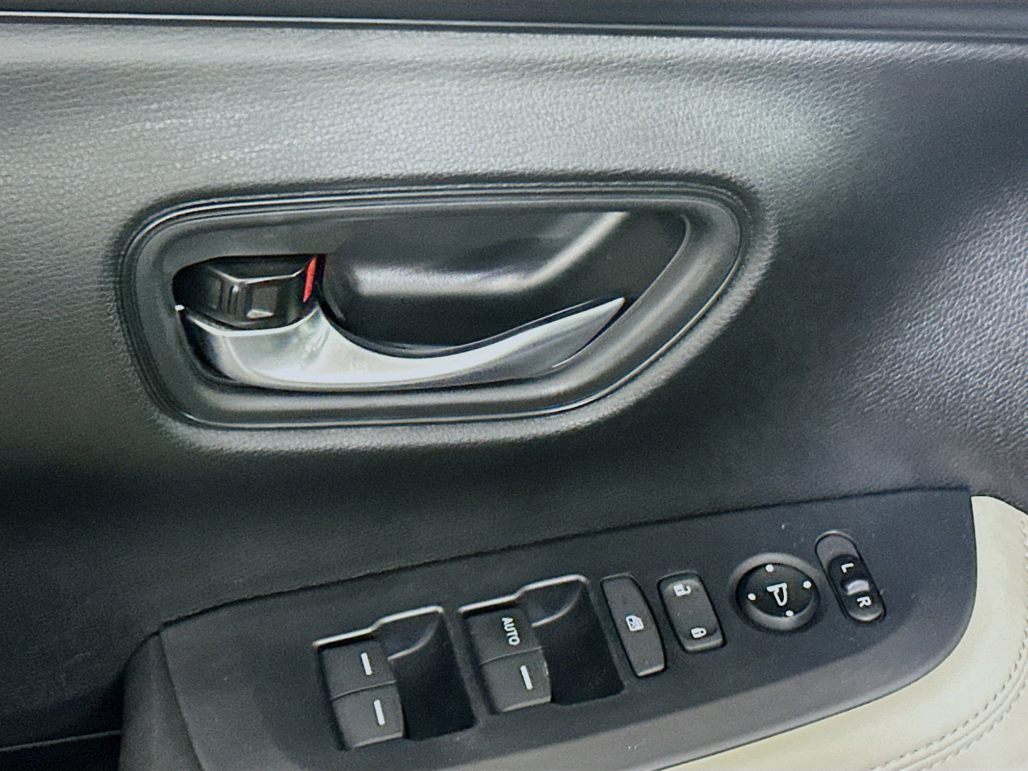 Used 2024 Honda HR-V LX image 15