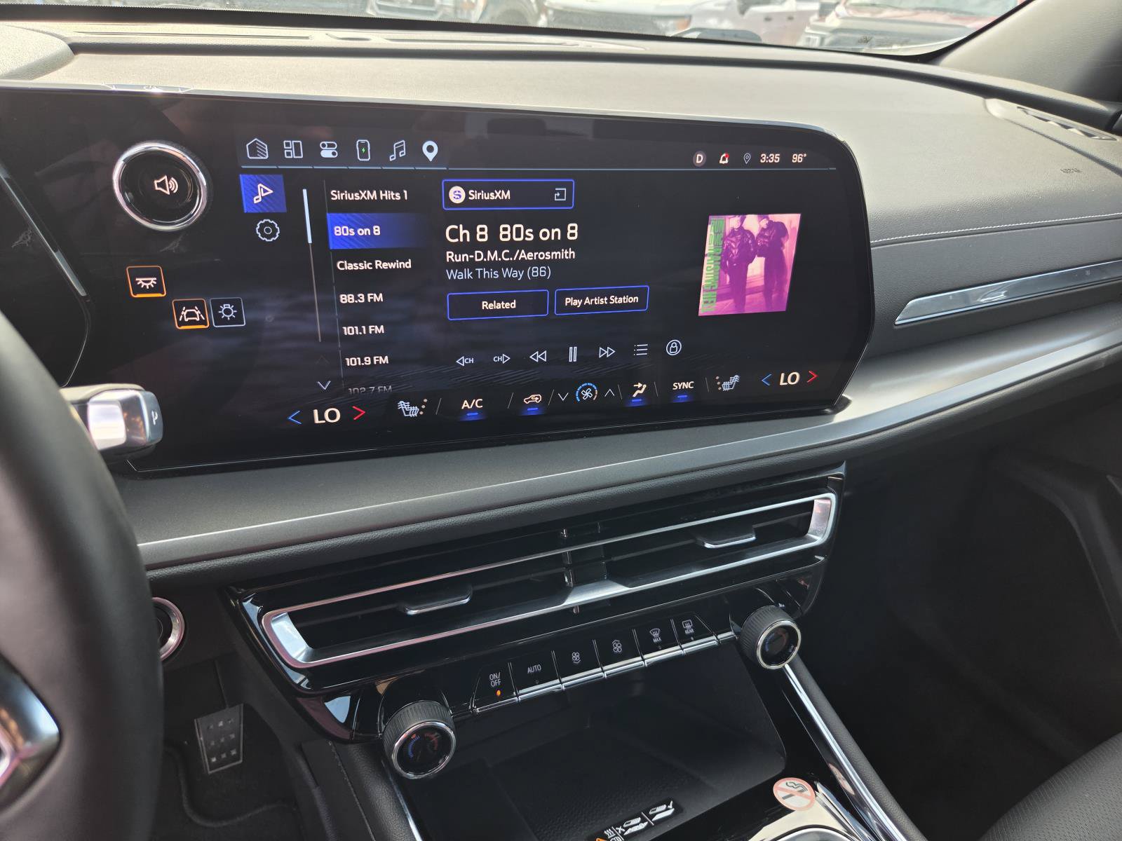 Used 2026 Chevrolet Traverse LT AWD/4WD image 21