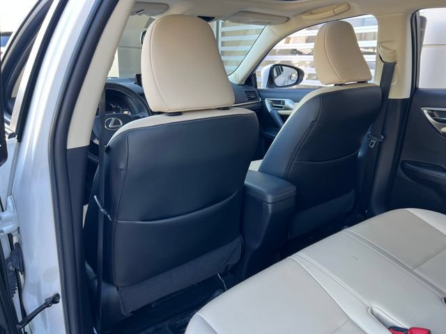 Used 2016 Lexus CT 200h w/ Navigation Package FWD image 39
