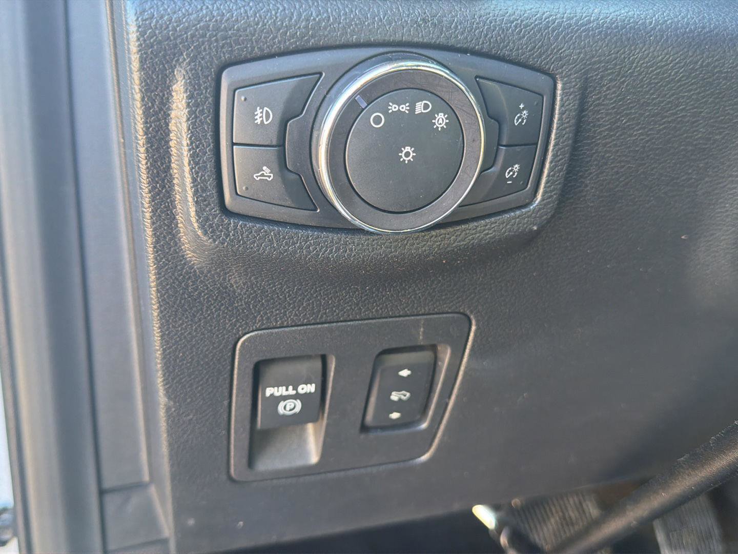 Used 2019 Ford F150 Lariat w/ Equipment Group 501A Mid AWD/4WD image 19
