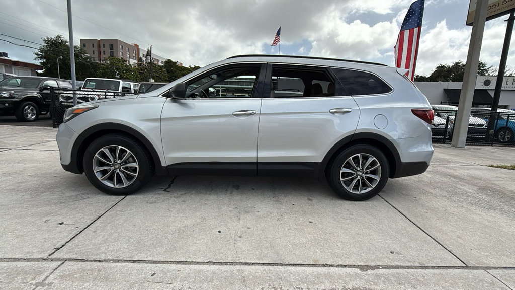 Used 2017 Hyundai Santa Fe SE FWD image 11