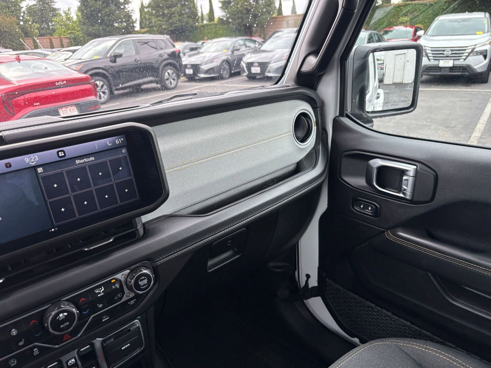 Used 2025 Jeep Wrangler Unlimited Sahara AWD/4WD image 35