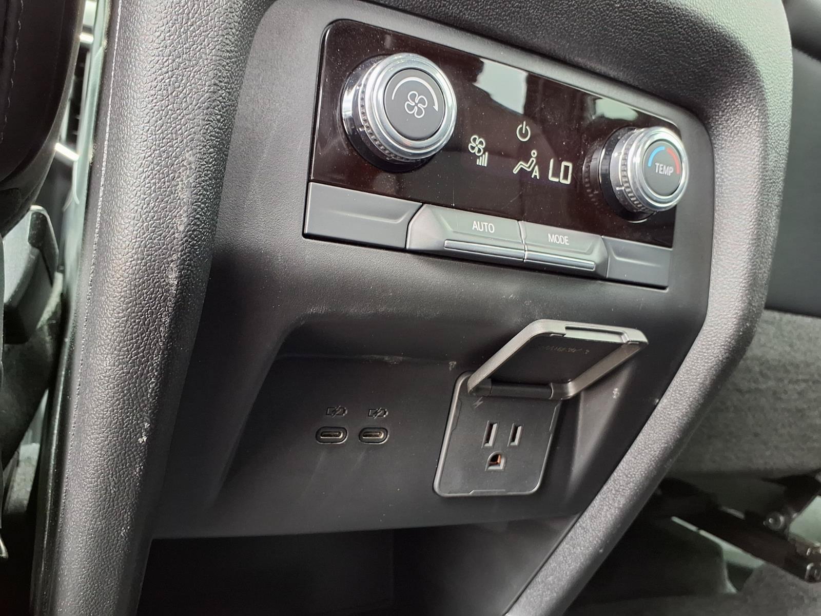Used 2025 GMC Acadia Elevation w/ Elevation Premium Package FWD image 24