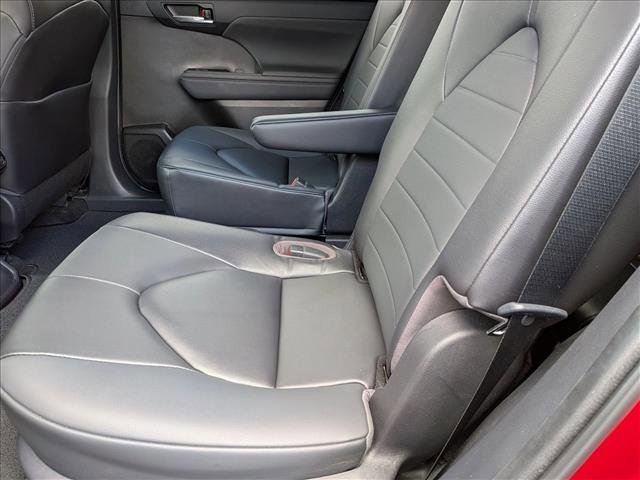 Used 2023 Toyota Highlander XLE FWD image 18