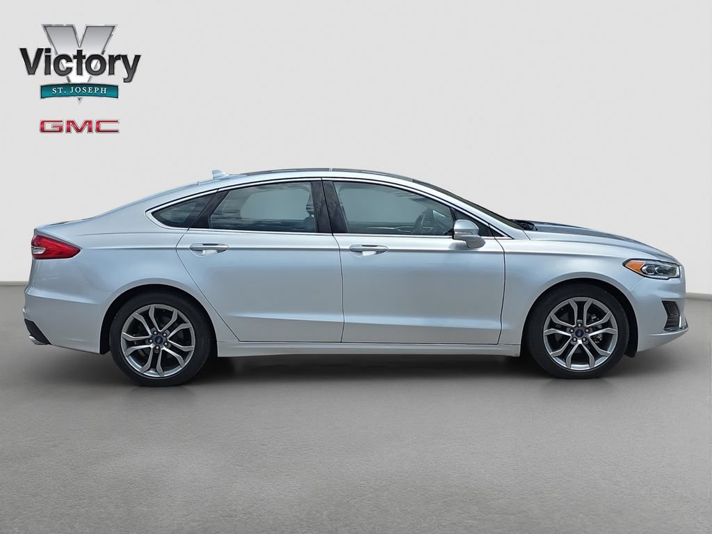 Used 2019 Ford Fusion SEL FWD image 19