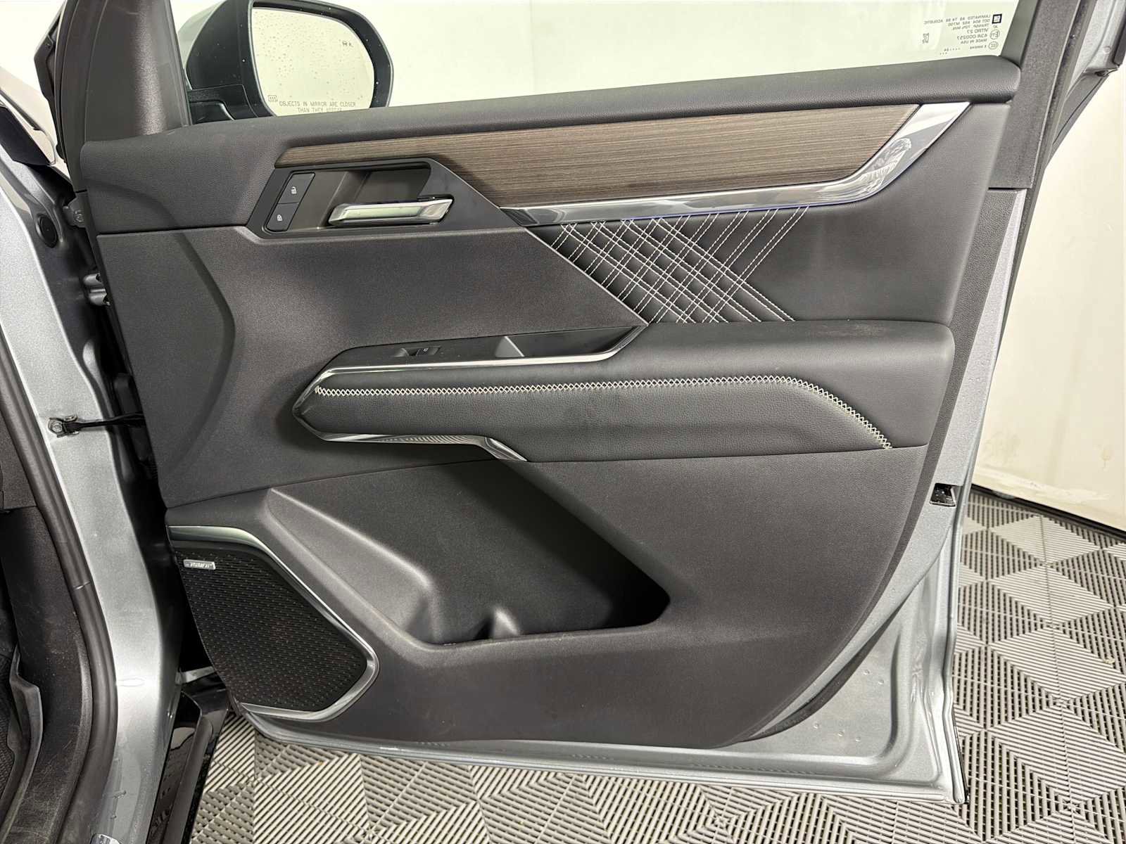 Used 2024 GMC Acadia Denali FWD image 12