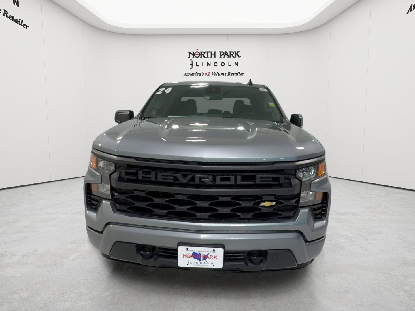 Used 2024 Chevrolet Silverado 1500 Custom RWD image 2