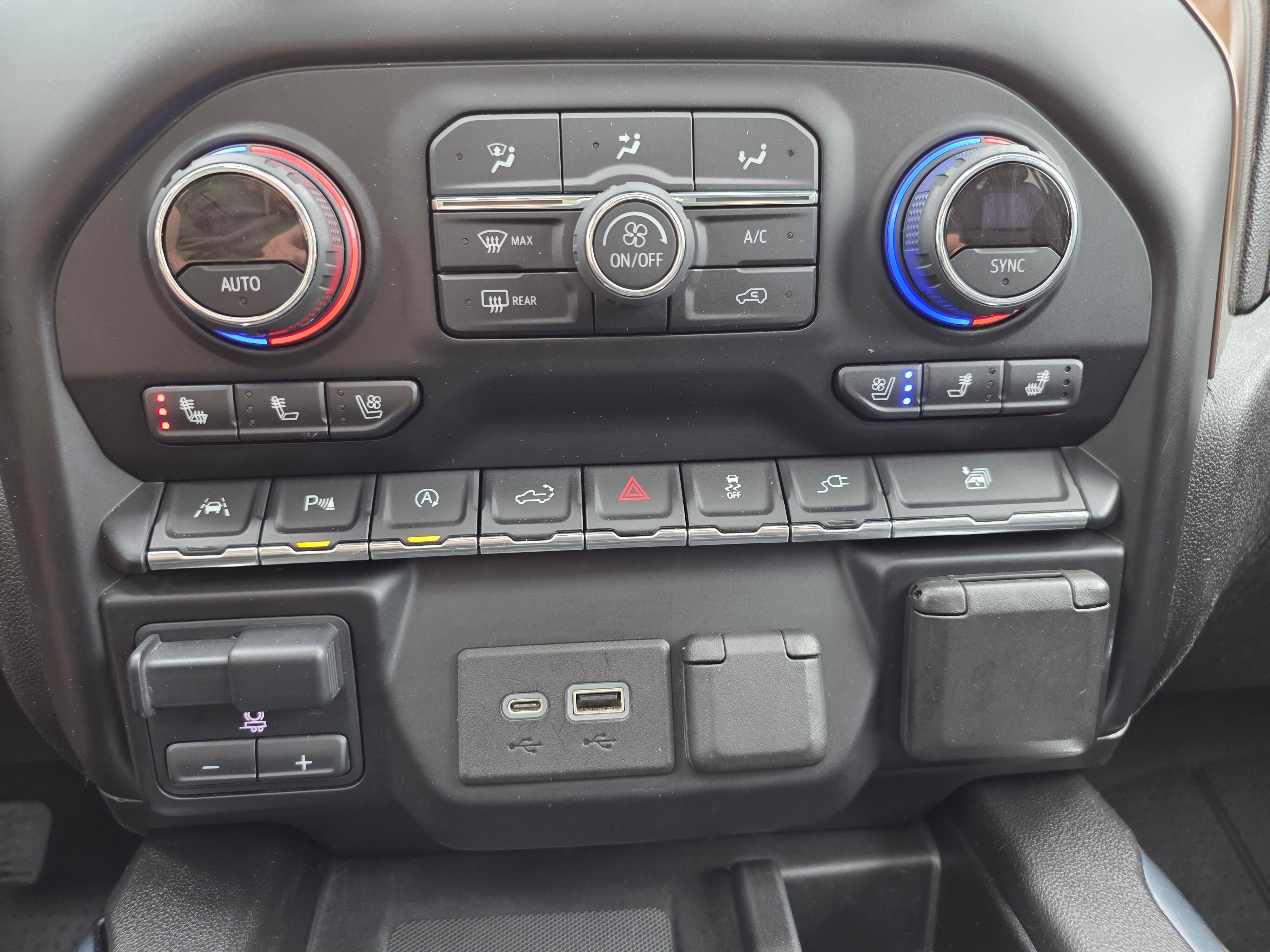 Used 2020 Chevrolet Silverado 1500 High Country w/ Technology Package AWD/4WD image 18