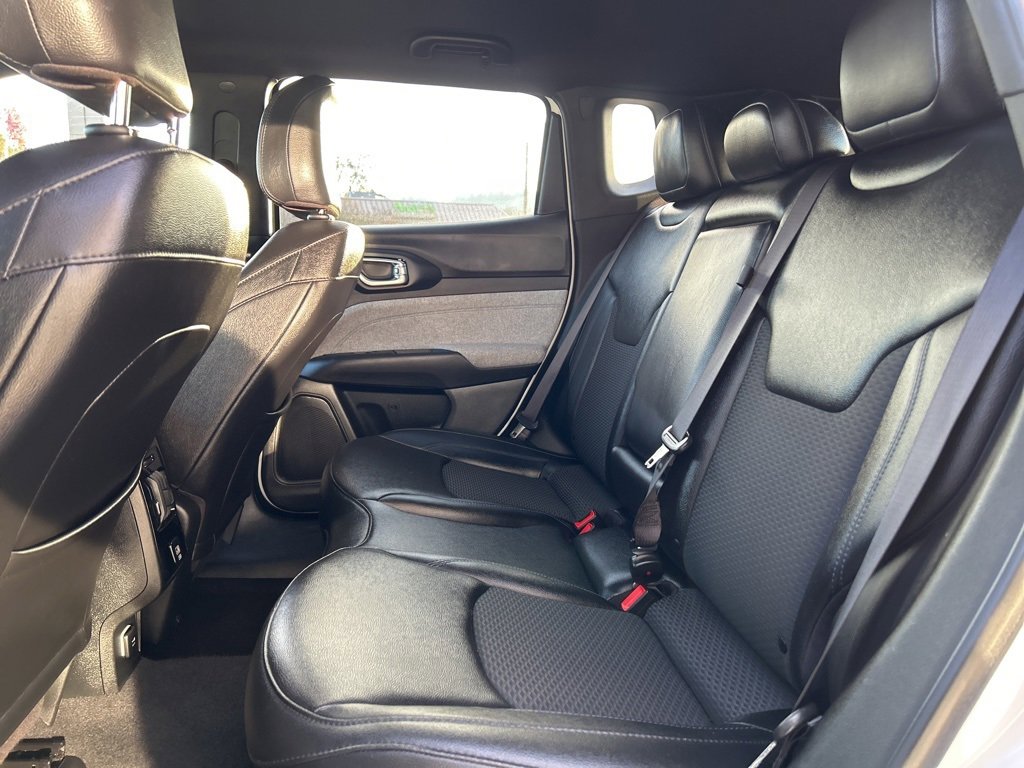 Used 2024 Jeep Compass Latitude image 11