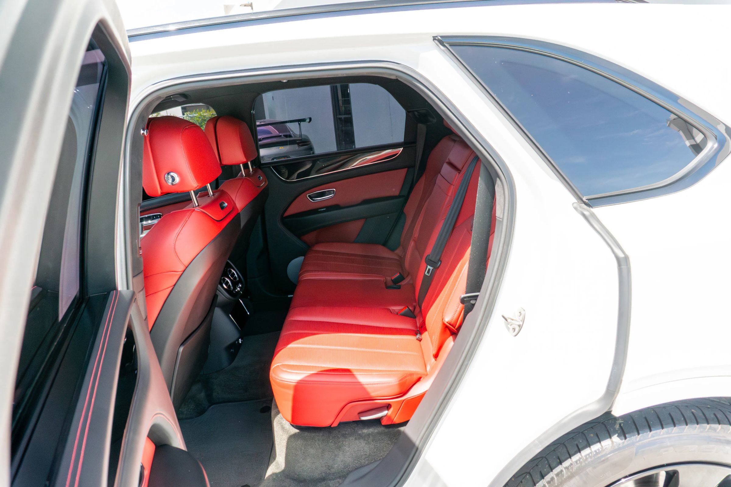 Used 2023 Bentley Bentayga image 49