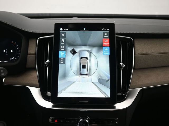 New 2026 Volvo XC90 B6 Plus w/ Protection Package Premier image 21