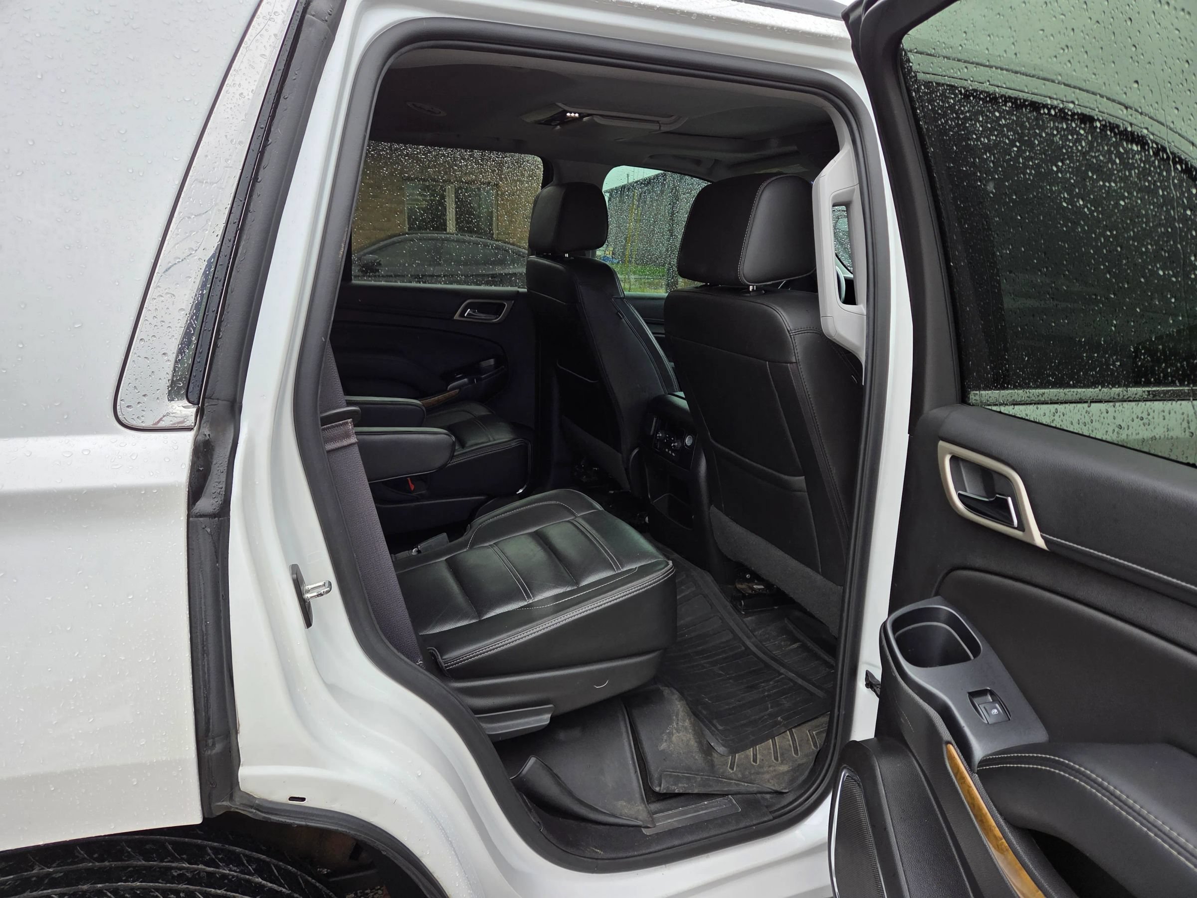 Used 2017 GMC Yukon Denali w/ Open Road Package AWD/4WD image 19