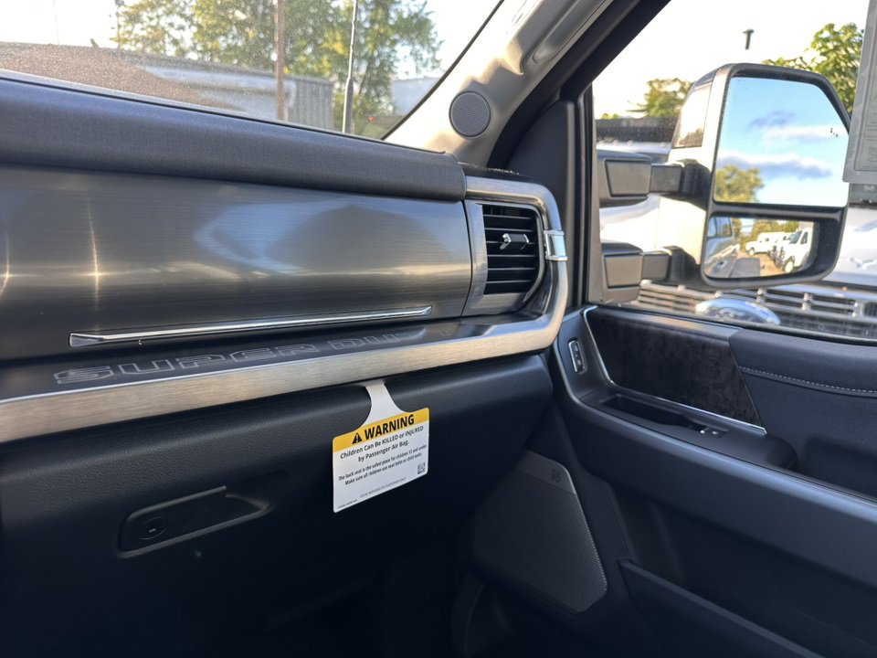 New 2025 Ford F350 Lariat w/ Lariat Ultimate Package image 36