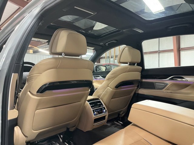 Used 2021 BMW 750i xDrive w/ M Sport Package image 11