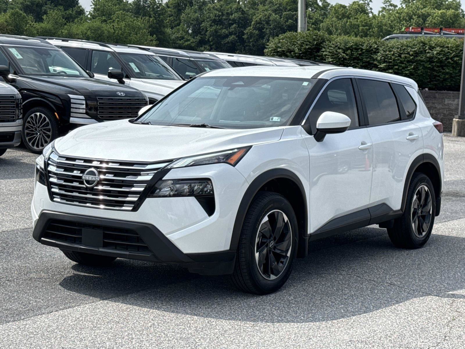 Used 2025 Nissan Rogue SV FWD image 28