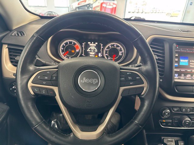 Used 2016 Jeep Cherokee Latitude w/ Cold Weather Group AWD/4WD image 31