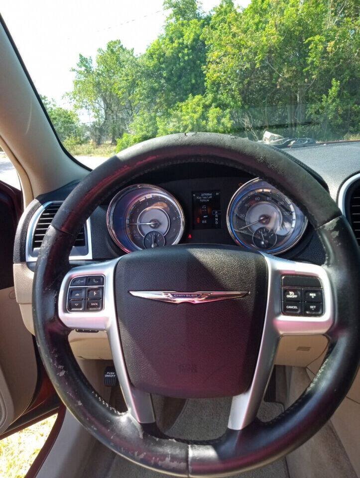 Used 2013 Chrysler 300 RWD image 11