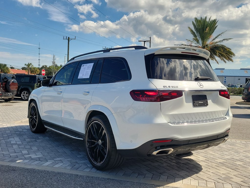 Used 2025 Mercedes-Benz GLS 580 4MATIC image 3