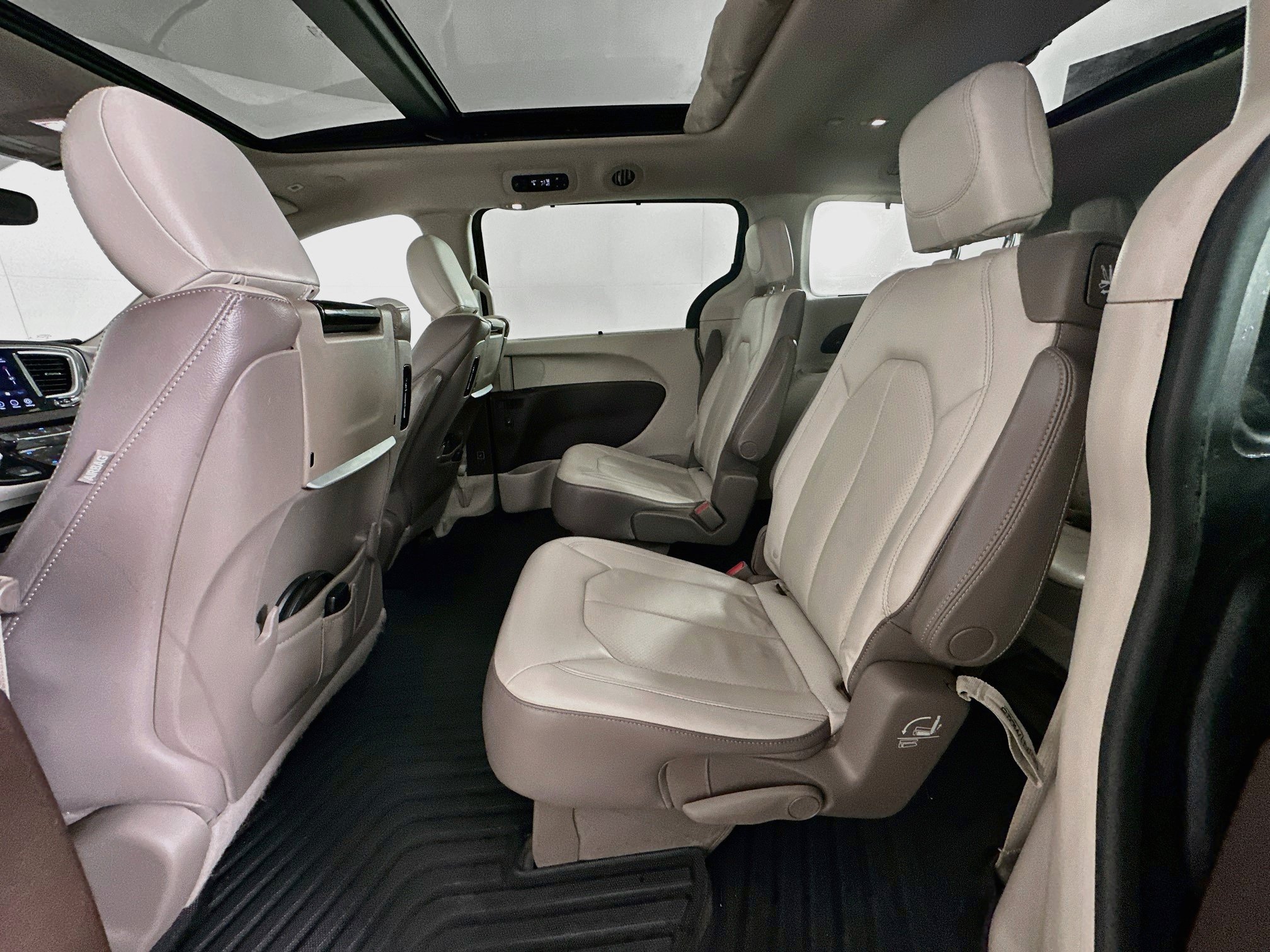 Used 2019 Chrysler Pacifica Touring-L Plus w/ Advanced Safetytec Group FWD image 29