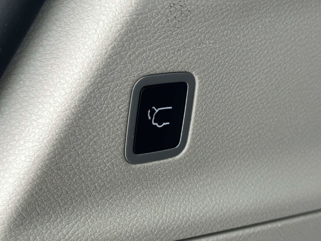 Used 2024 Chrysler Pacifica Touring-L FWD image 13