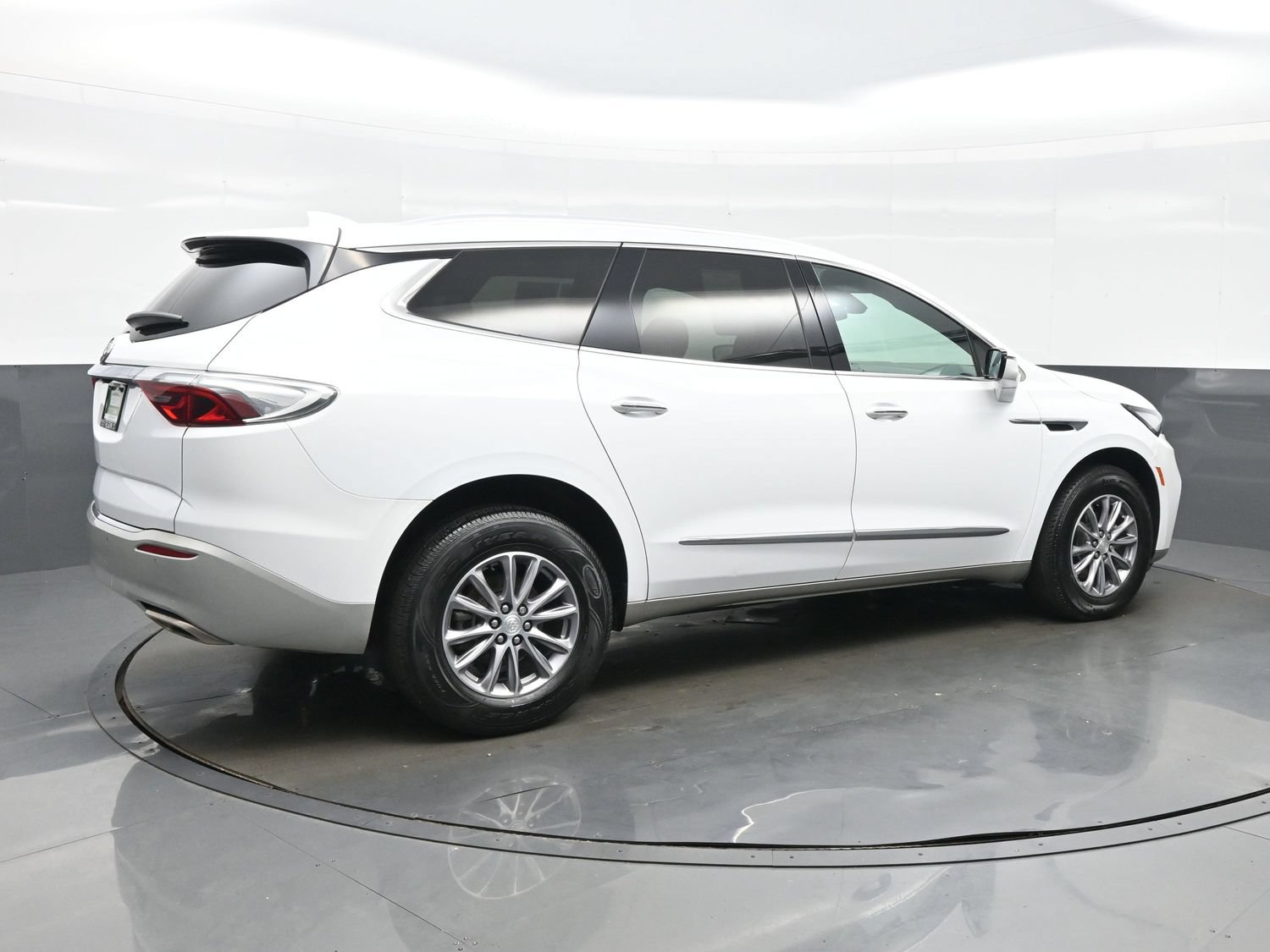 Used 2022 Buick Enclave Essence AWD/4WD image 8