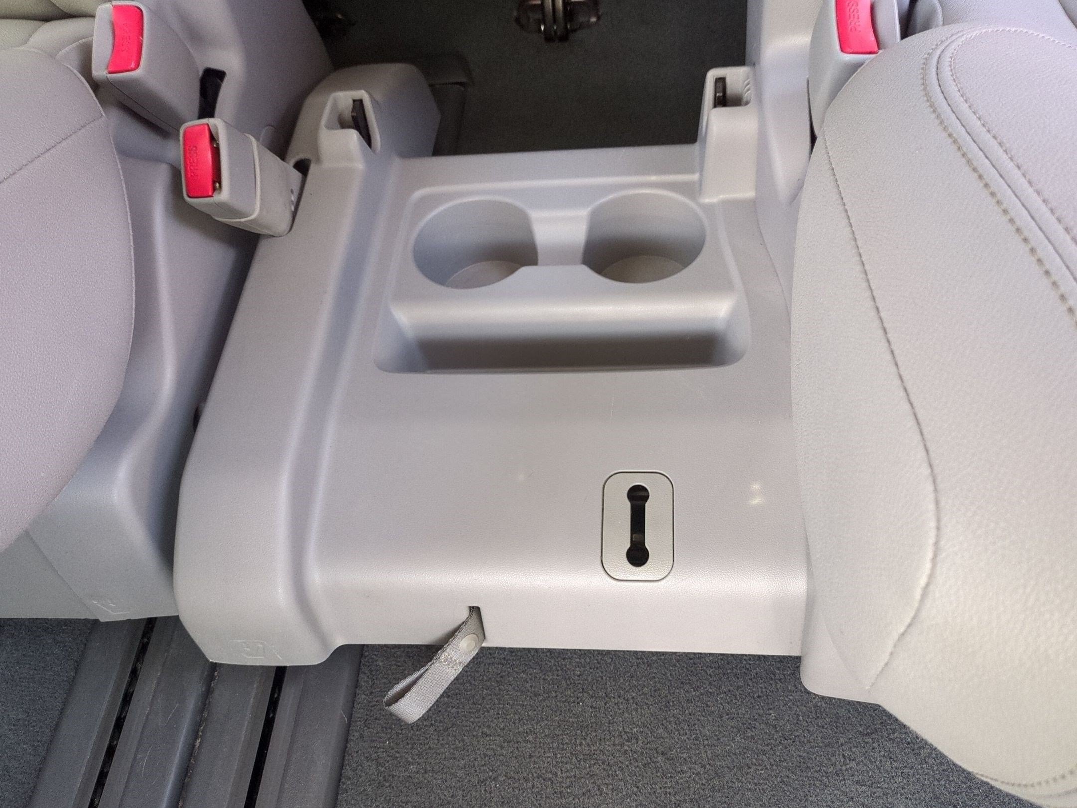 Used 2020 Toyota Sienna XLE FWD image 38