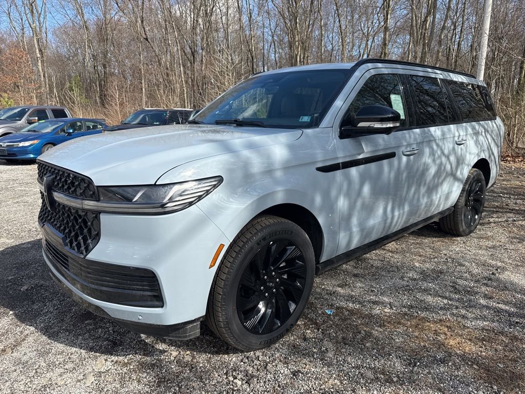 New 2026 Lincoln Navigator L Reserve w/ Jet Appearance Package image 4