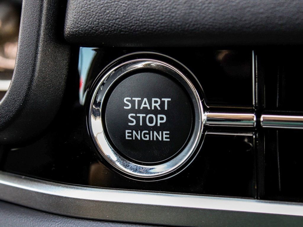 New 2025 Mitsubishi Outlander SE image 30